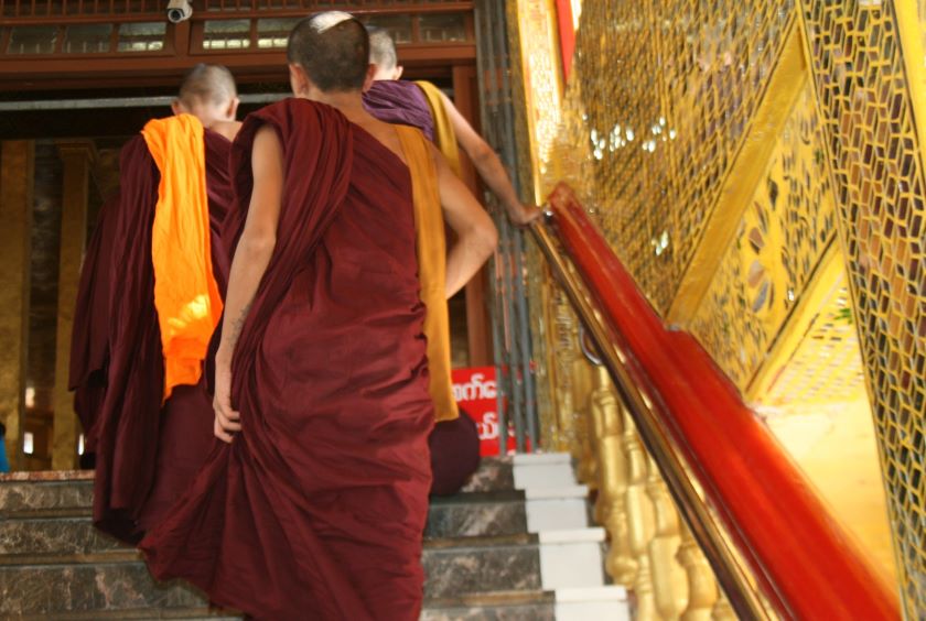 inle lake monks